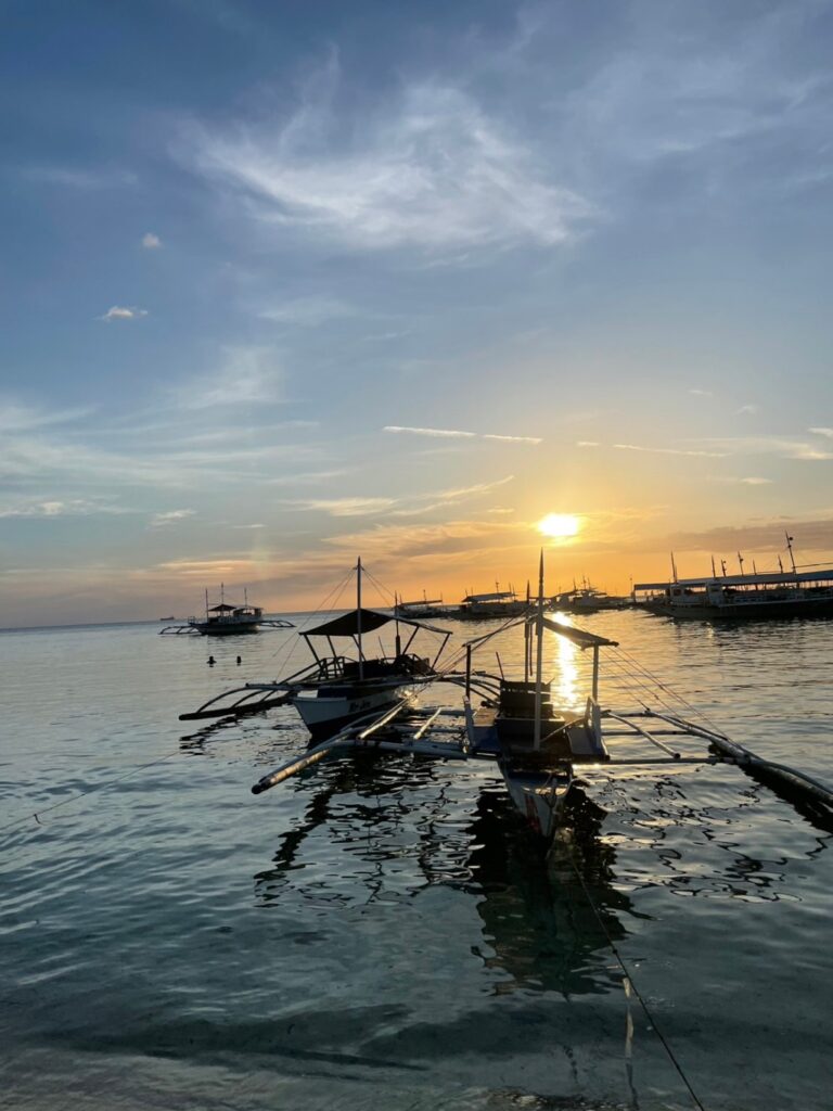 媽媽島因為地處偏僻,物資較為匱乏,尤其人多的時候便會出現供電不足的情況